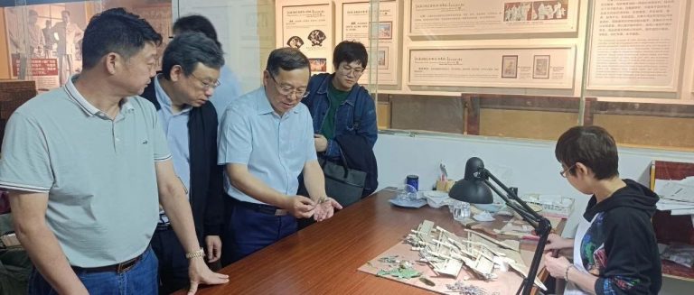 领略历史文化魅力 探究贝雕艺术之美